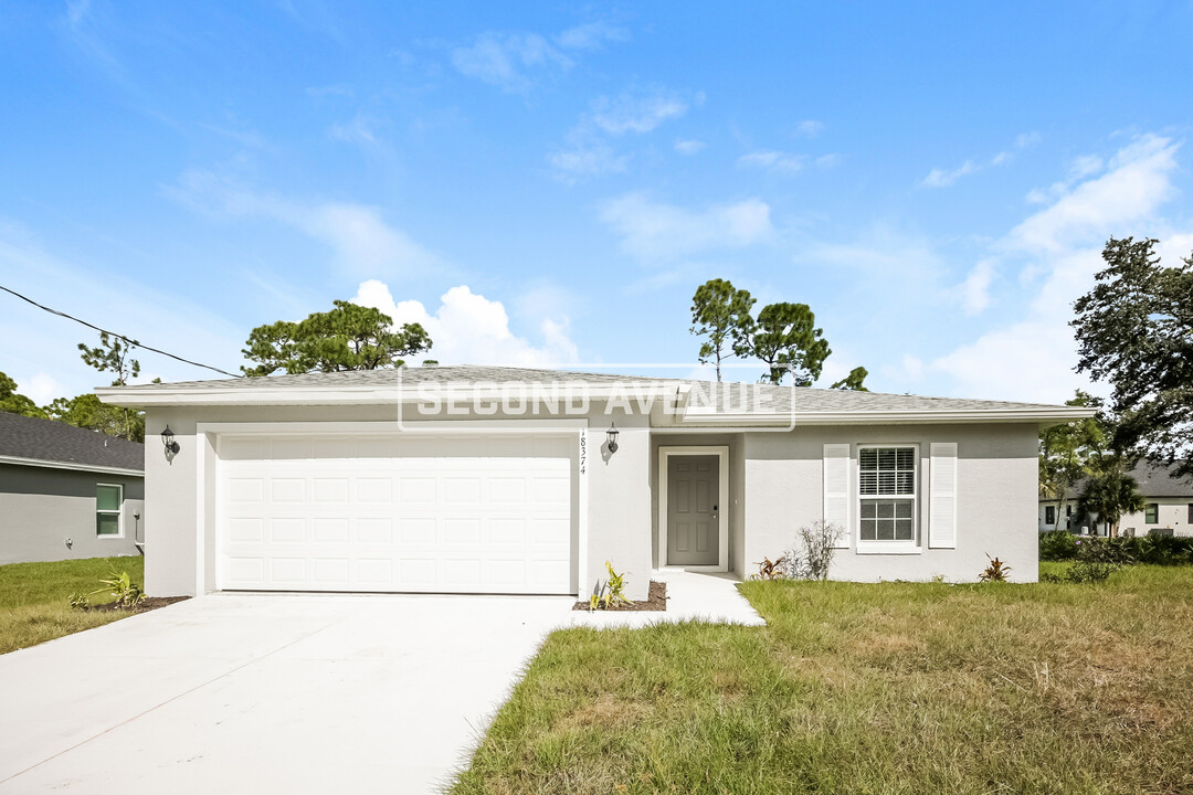 18374 Lincoya Ave in Port Charlotte, FL - Building Photo