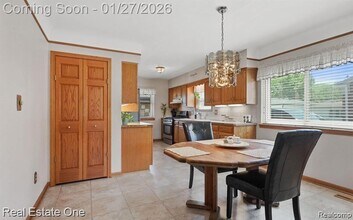 6900 Crestwood St in Dearborn Heights, MI - Building Photo - Building Photo