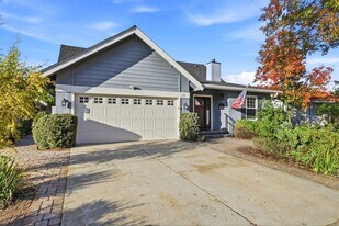 295 Cresta Vista Way in San Jose, CA - Building Photo