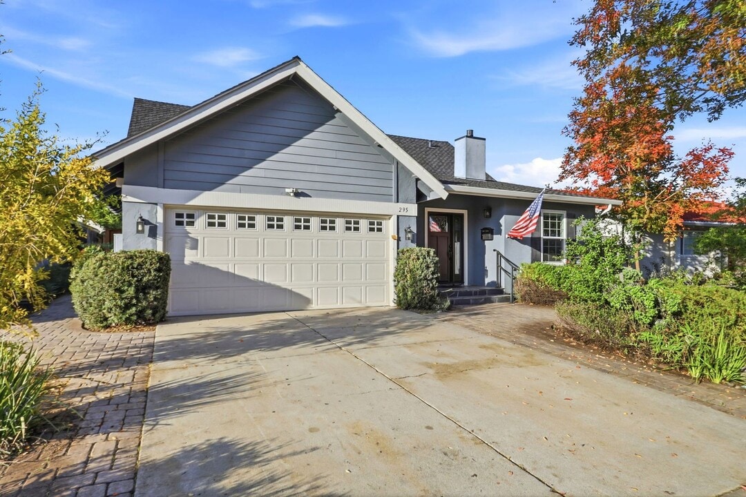 295 Cresta Vista Way in San Jose, CA - Foto de edificio