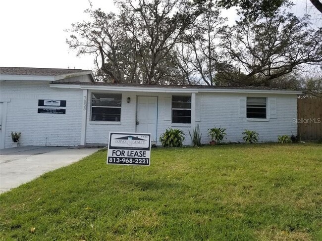7039 Aurora Dr in New Port Richey, FL - Building Photo - Building Photo
