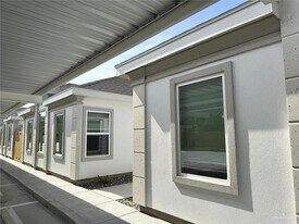 740 N Alamo Rd, Unit 5 in Alamo, TX - Building Photo