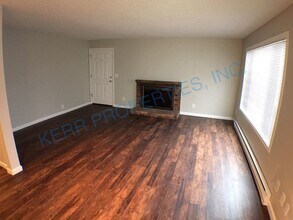 201 S High St in Oregon City, OR - Building Photo - Building Photo