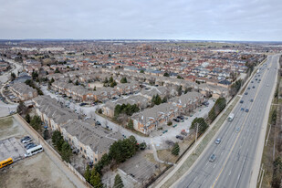 4950 Albina Way in Mississauga, ON - Building Photo