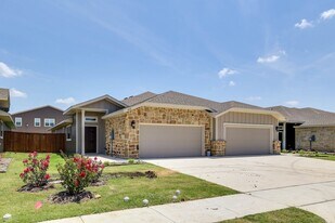 652 Blackland Drive in Venus, TX - Building Photo