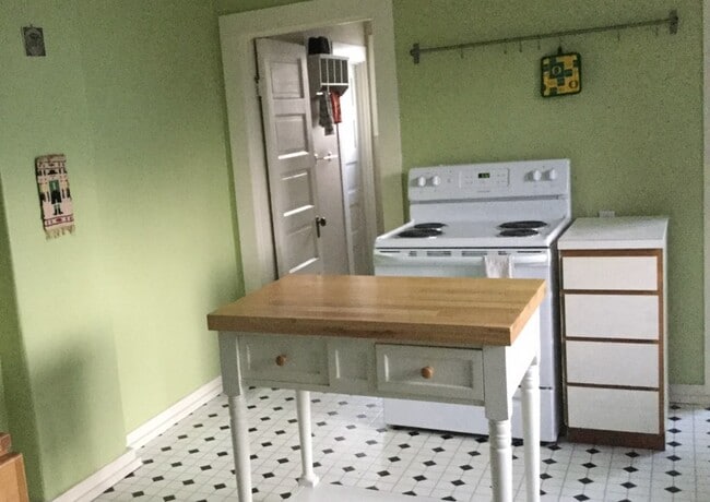 1007 SE Clatsop St in Portland, OR - Building Photo - Building Photo