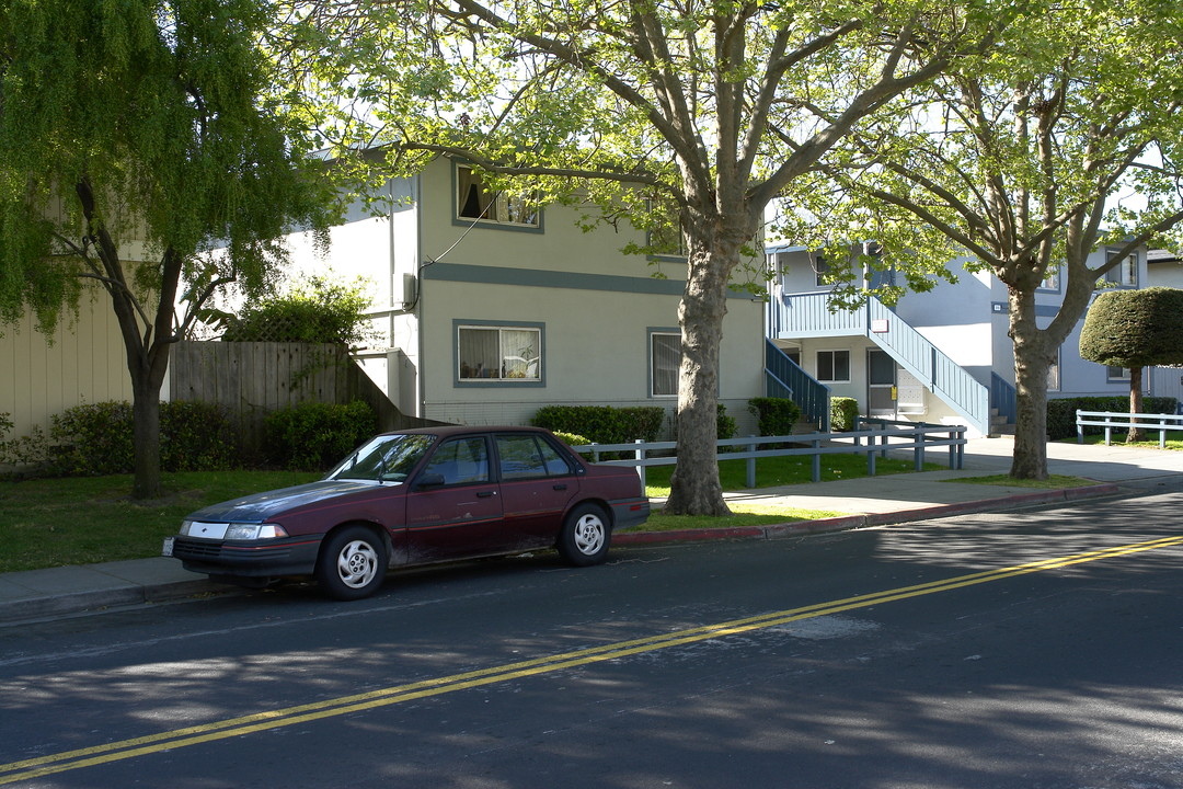 309 Oak Ave in Redwood City, CA - Building Photo