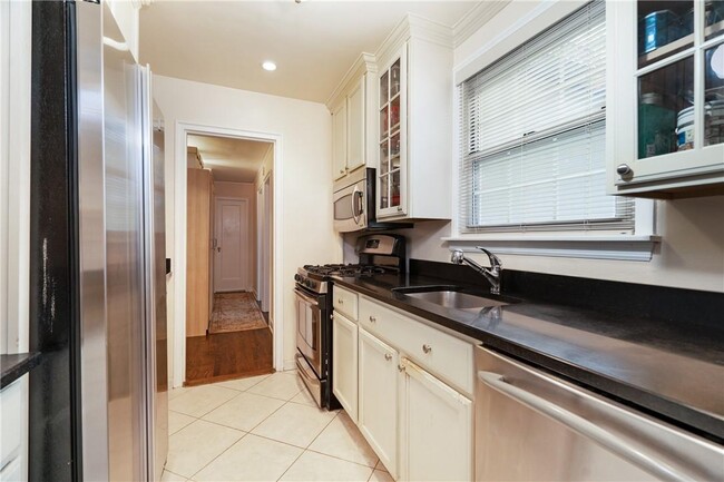 52 Underhill Rd in Scarsdale, NY - Building Photo - Building Photo