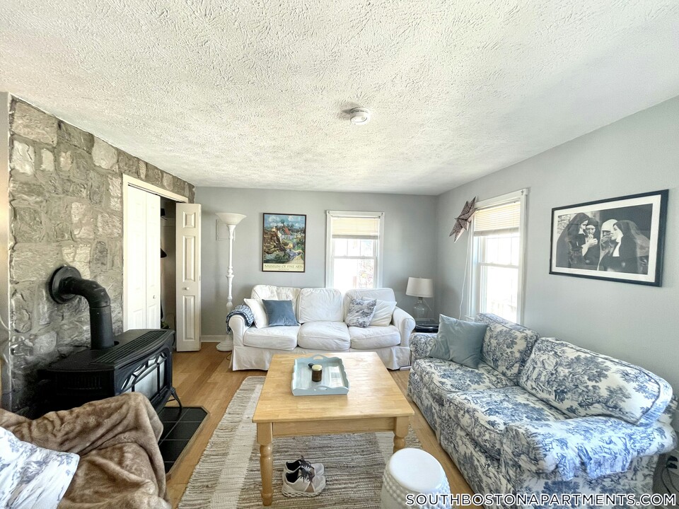 525 E 3rd St in Boston, MA - Building Photo