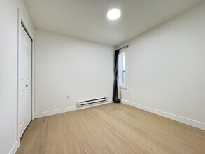 4598 Sardis St in Burnaby, BC - Building Photo - Building Photo