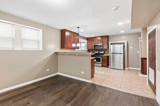 323 Memorial Dr in Calumet City, IL - Building Photo - Building Photo