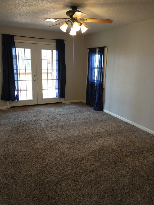 1115 W Ashland St in Nevada, MO - Building Photo - Building Photo