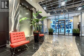 30 Grand Trunk Crescent in Toronto, ON - Building Photo - Building Photo