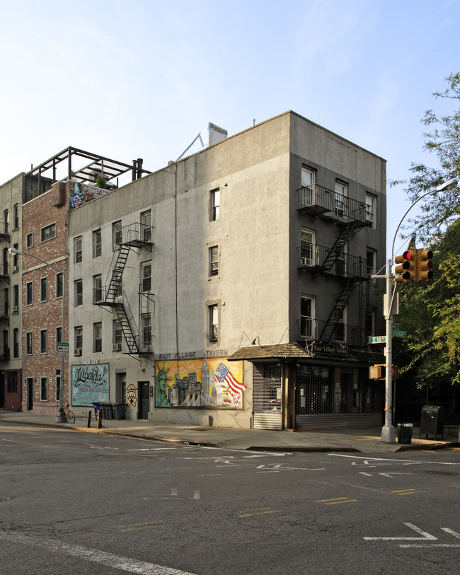 396 E 10th St in New York, NY - Foto de edificio - Building Photo