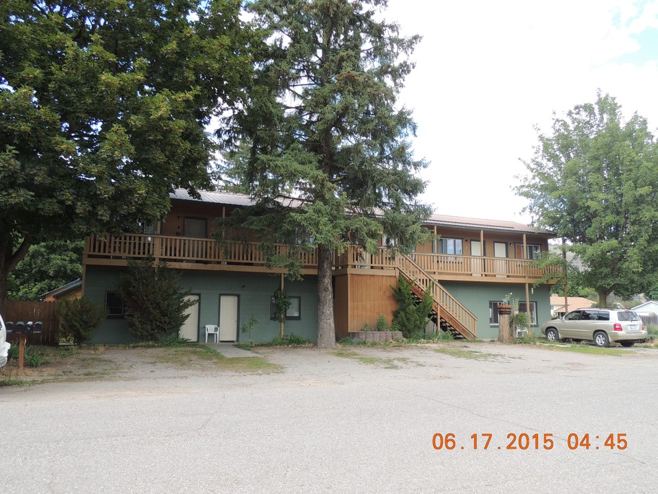 Pacific Pines Apartment in Kettle Falls, WA - Foto de edificio