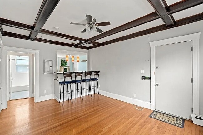 1742 Commonwealth Ave in Boston, MA - Foto de edificio - Building Photo