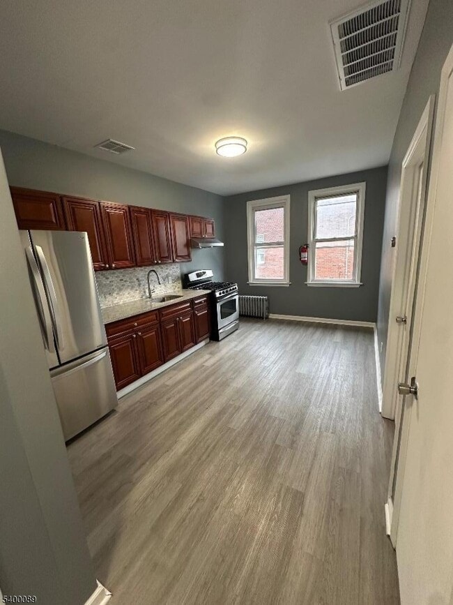 255-257 E 16th St in Paterson, NJ - Building Photo - Building Photo