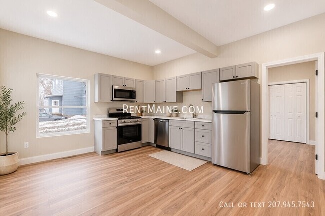 392 S Main St