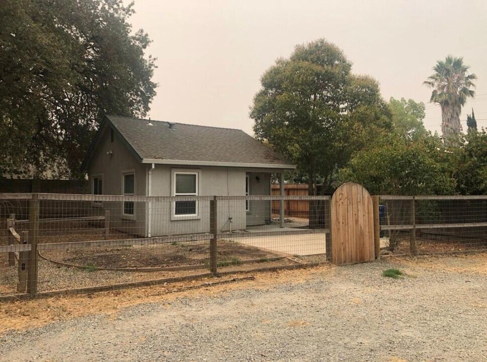 2920 Walnut Ave in Carmichael, CA - Building Photo