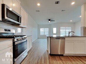 7125 Spotted Leaf Wy in Austin, TX - Foto de edificio - Building Photo