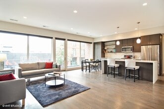 2742 N Lincoln Ave, Unit 202 in Chicago, IL - Building Photo - Building Photo
