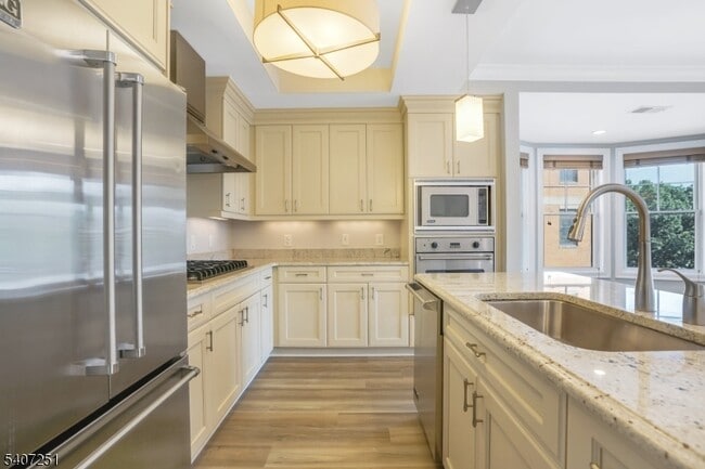 property at 40 W Park Pl