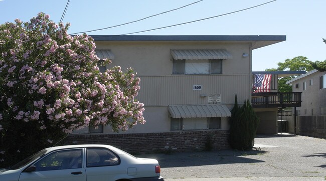 1600 Frisbie Ct in Concord, CA - Building Photo - Building Photo