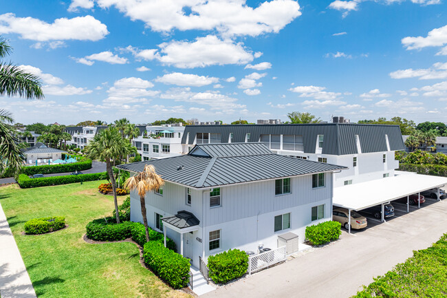 Harborside Terrace in Naples, FL - Foto de edificio - Building Photo