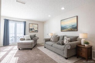 7185 S Gaylord St in Centennial, CO - Building Photo