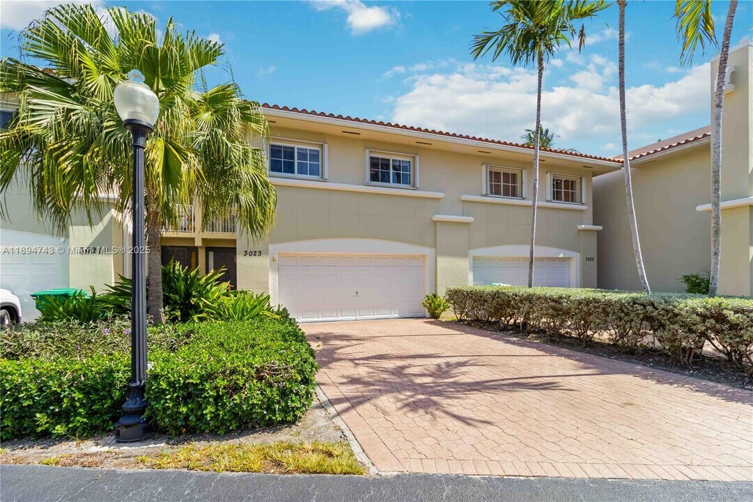 3023 NE Quayside Ln in Miami, FL - Building Photo
