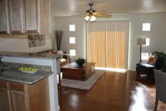 5915 Golden Ave NW in Albuquerque, NM - Foto de edificio - Building Photo