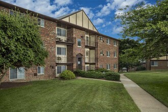 Gateway Square Apartments in Temple Hills, MD - Foto de edificio - Building Photo