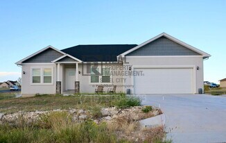 295 W Acorn Dr in Pueblo West, CO - Building Photo