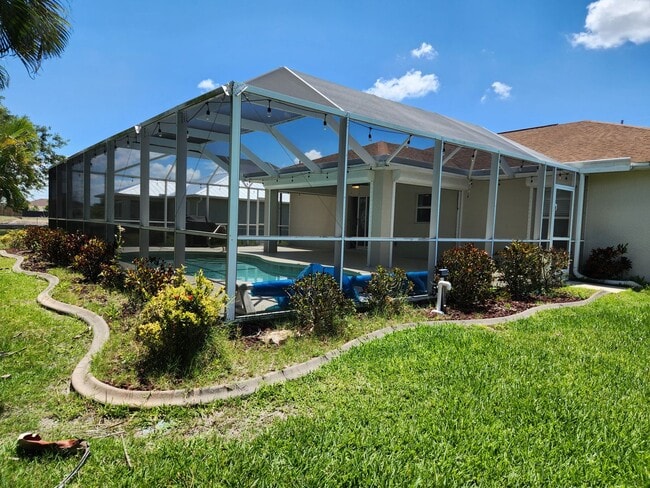 1023 NW 20th Terrace in Cape Coral, FL - Building Photo - Building Photo