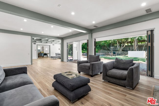 property at 926 N Alpine Dr