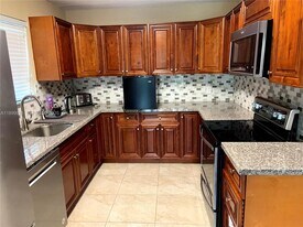 6407 SW 5th St in Pembroke Pines, FL - Building Photo