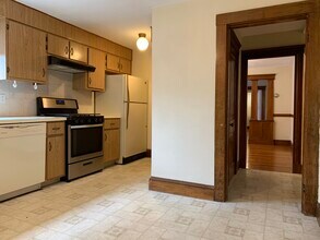 33 Estey St, Unit # 1 in Malden, MA - Building Photo - Building Photo