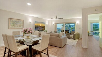 5757 Gulf of Mexico Dr in Longboat Key, FL - Foto de edificio - Building Photo