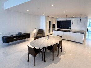 300 Biscayne Blvd Way in Miami, FL - Building Photo - Building Photo
