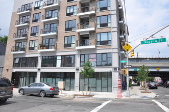 400 Bedford Ave in Brooklyn, NY - Building Photo - Building Photo