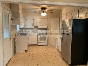 3407 Pine Cir in Sheffield, AL - Building Photo - Building Photo
