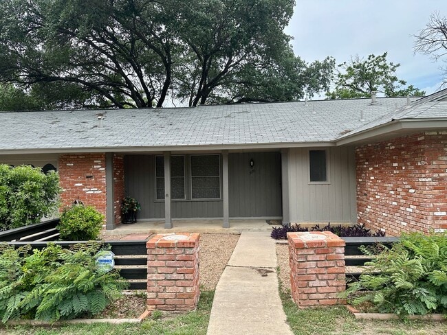 939 Serenade Dr in San Antonio, TX - Building Photo - Building Photo