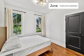 Room in Shared 5 bed/2 bath home in Boston, MA - Building Photo - Building Photo