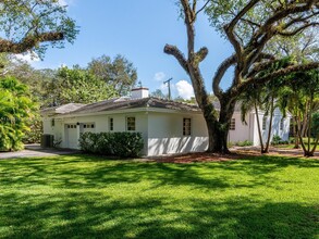 4701 Santa Maria St in Miami, FL - Foto de edificio - Building Photo
