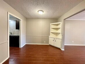 15826 El Estado Dr in Dallas, TX - Foto de edificio - Building Photo