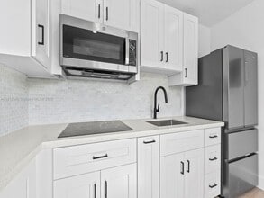 300 NW 7th Ave in Miami, FL - Building Photo - Building Photo