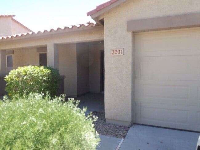 2201 E Yuma Ave in Apache Junction, AZ - Building Photo - Building Photo