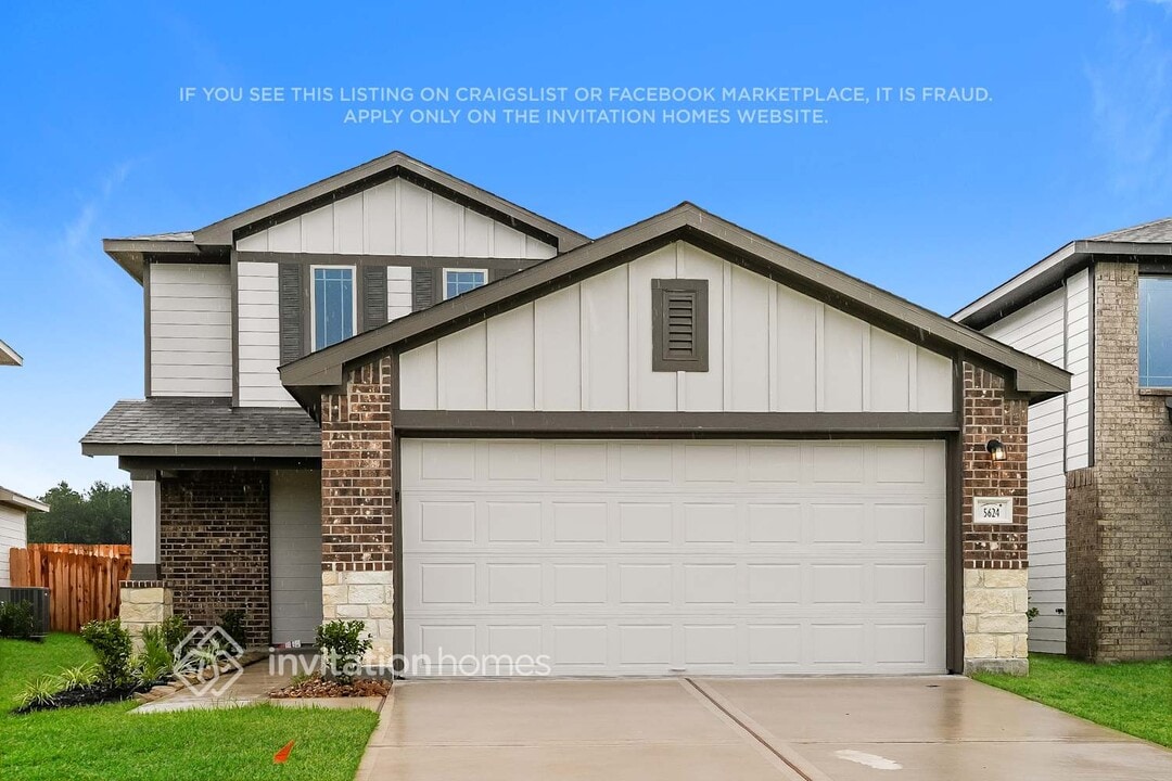 5624 Poinsettia Pl in Montgomery, TX - Foto de edificio