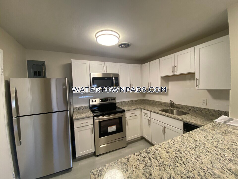 14 Riverside St in Watertown, MA - Building Photo