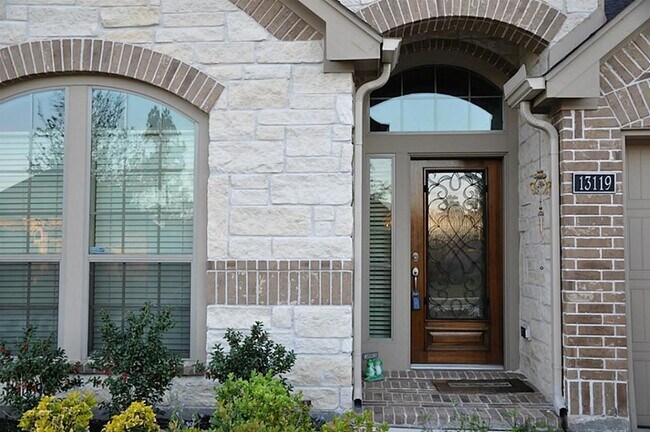 13119 Sweetgum Shores Dr in Houston, TX - Foto de edificio - Building Photo